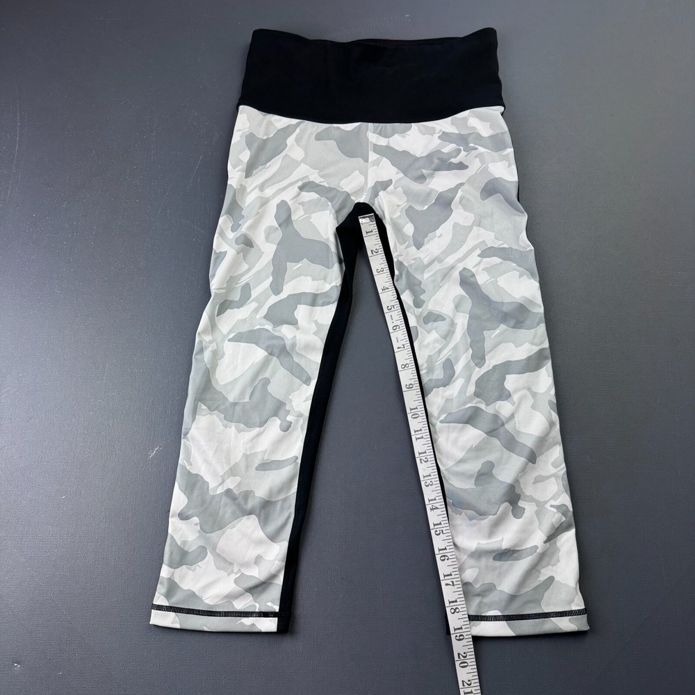 GapFit Blackout Women's Size Small Gray Camo Cropped Workout Leggings Athletic - Picture 10 of 12